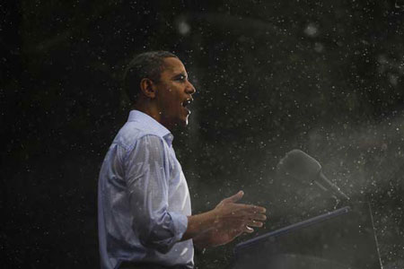 奧巴馬身著定做襯衫演講被淋雨
