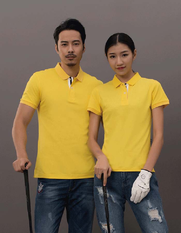 男女同款純色絲光棉短袖翻領T恤衫定制之黃色模特展示圖
